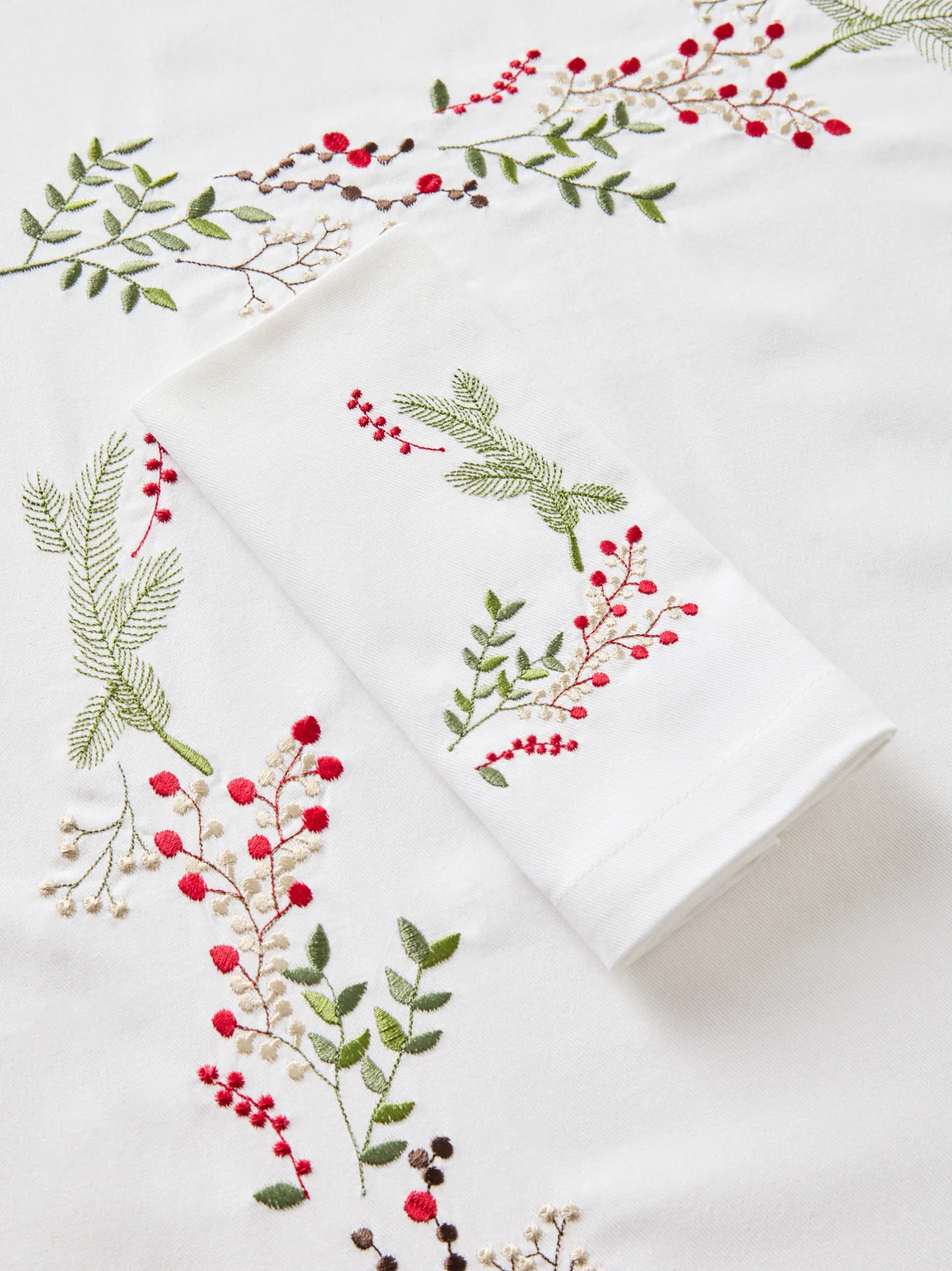 coincasa Tovaglie E Tovaglioli|Tovaglie E Runner Natalizi|Tovaglia in puro twill di cotone ricamo piazzato agrifoglio Bianco